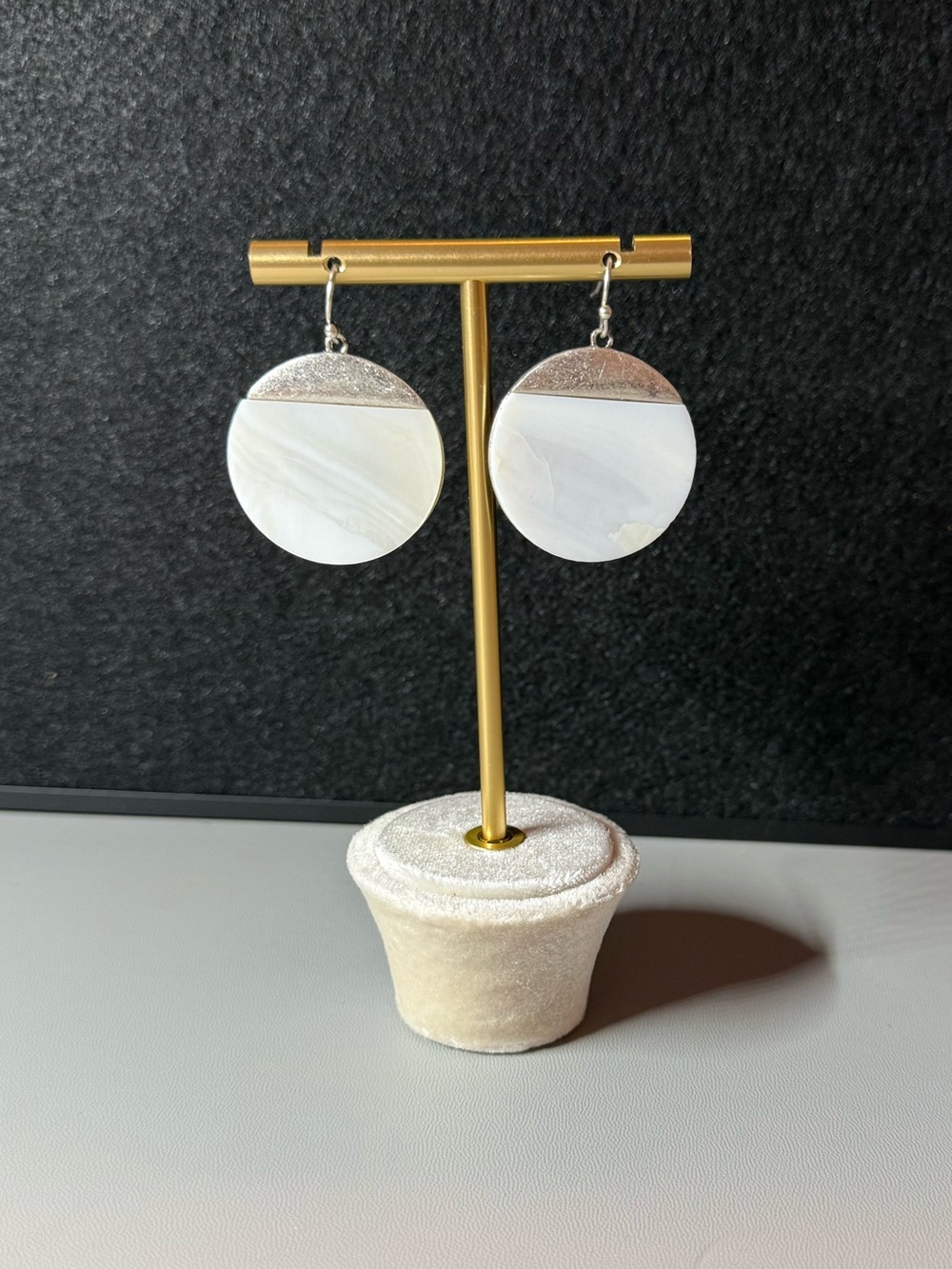 JOY Jewelry Mother of Pearl Round Disc Drop Earrings Silver Tone 🗽🖤